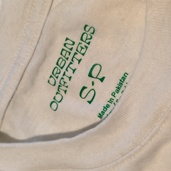 Urban Outfitters T-Shirt - Picture 2 of 2